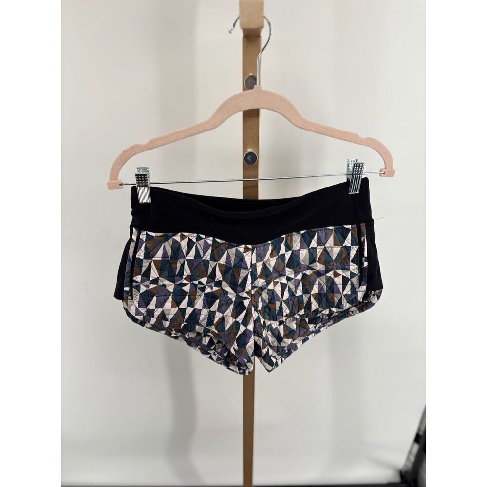 Lululemon Hot Cheeks Shorts Hot Stained Glass Love Black Womens Size 4